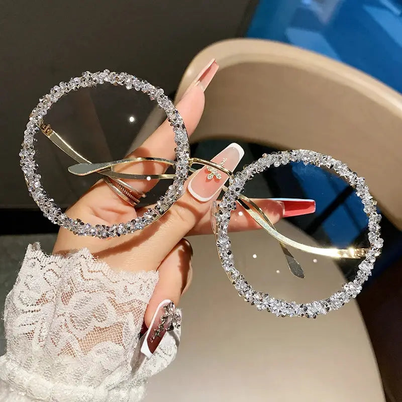 Ladies diamond new fashion glasses, slim face, fashionable high-grade sunglasses, street shooting. by Hegichi