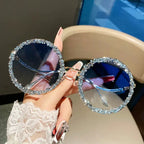 Ladies diamond new fashion glasses, slim face, fashionable high-grade sunglasses, street shooting. by Hegichi