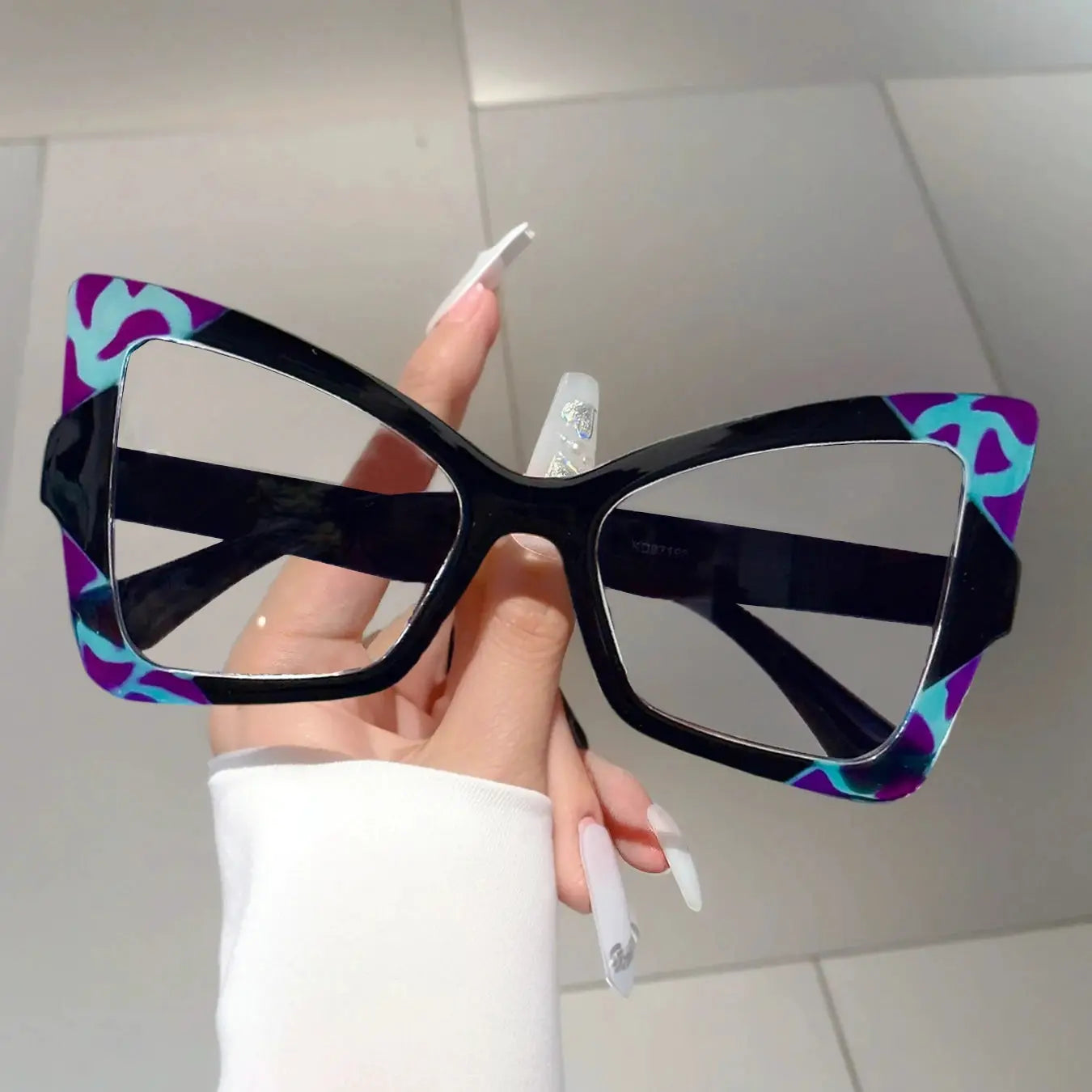 Oversized Cat-Eye Sunglasses – Contrast Frame by Adornity