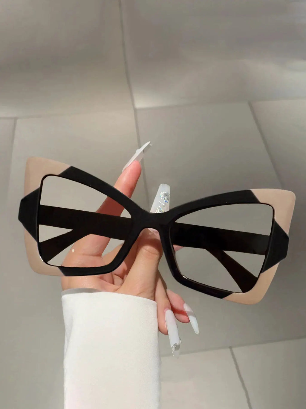 Oversized Cat-Eye Sunglasses – Contrast Frame by Adornity
