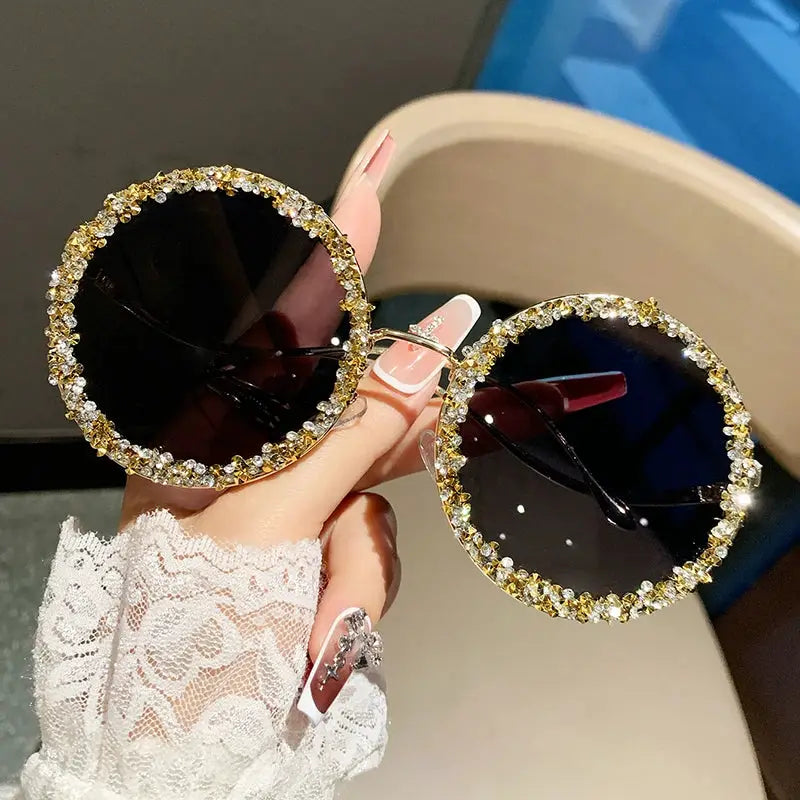 Ladies diamond new fashion glasses, slim face, fashionable high-grade sunglasses, street shooting. by Hegichi