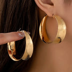 A Pair of Women's Earrings, Simple and Stylish with Brushed Finish, Suitable for Daily Wear and Vacation Wear by Hegichi