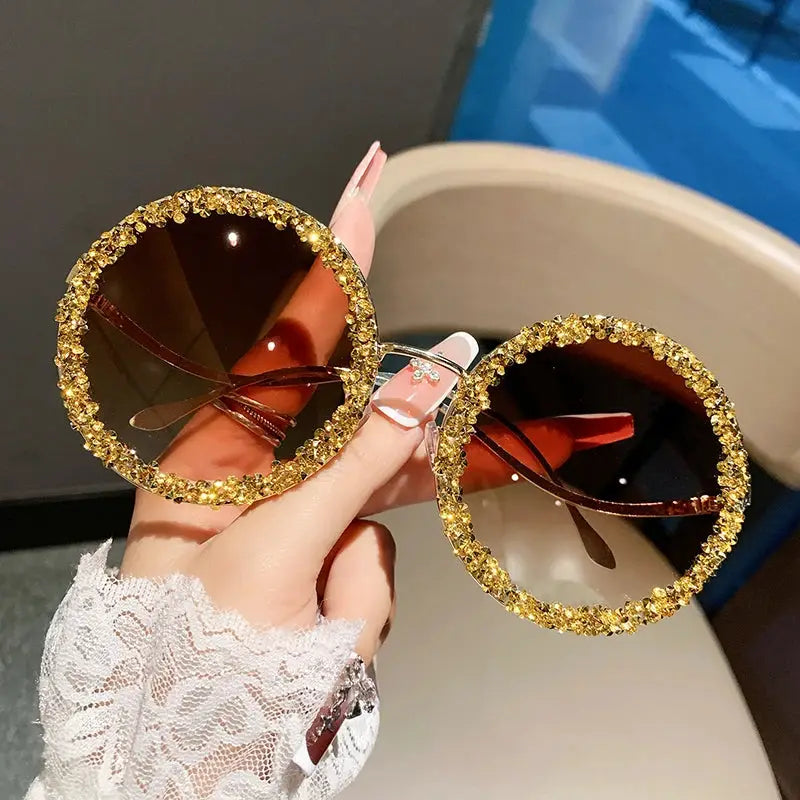 Ladies diamond new fashion glasses, slim face, fashionable high-grade sunglasses, street shooting. by Hegichi