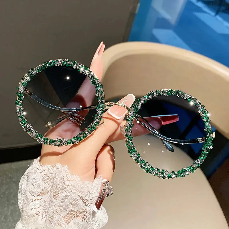 Ladies diamond new fashion glasses, slim face, fashionable high-grade sunglasses, street shooting. by Hegichi