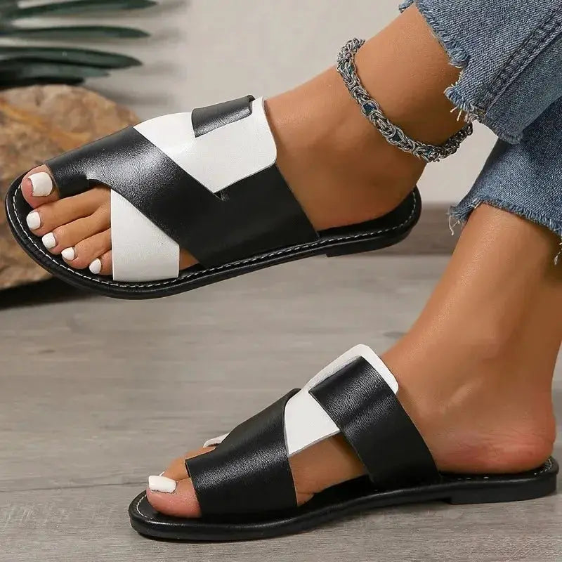 Ladies' flat sandals, color blocked toe sandals, casual summer outdoor sandals by Hegichi